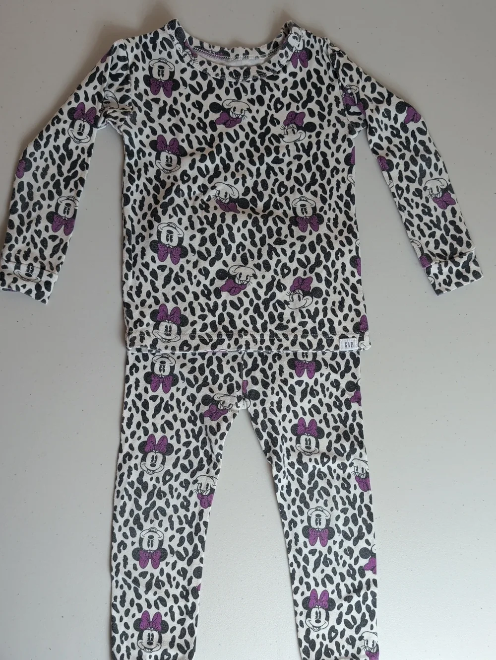 GAP X Disney Girls Minnie Mouse Long-Sleeve Pajama Set in White and Purple
